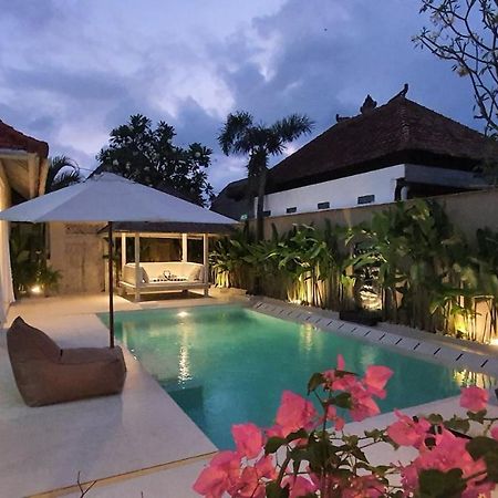 La Dolce Villa Seminyak Esterno foto